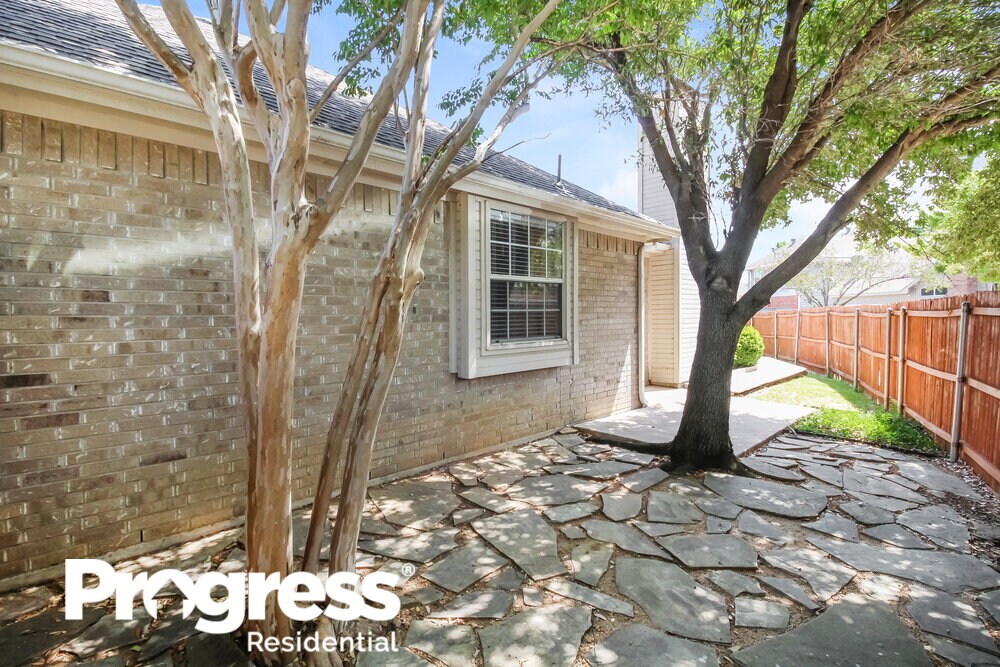 Building Photo - 828 Pinnacle Cir