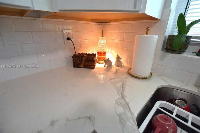 Building Photo - 2572 Emory Dr W