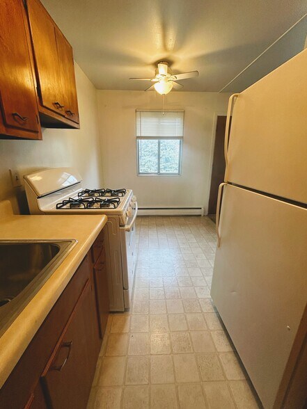 kitchen - 3202 Dorian Ct