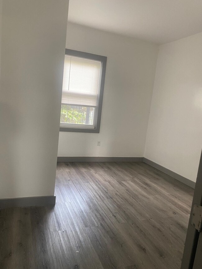 Building Photo - 158 Summit Ave