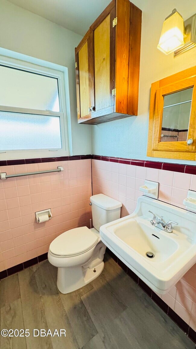 Building Photo - 607 Jessamine Blvd