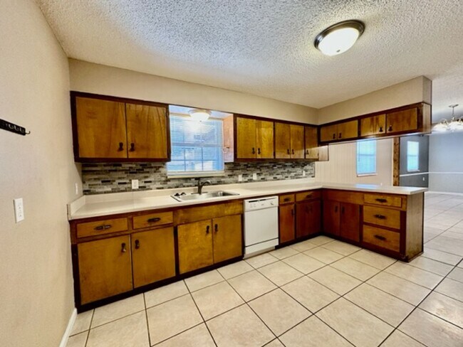 Building Photo - Spacious 3 Bedroom Duplex for Rent in Nice...