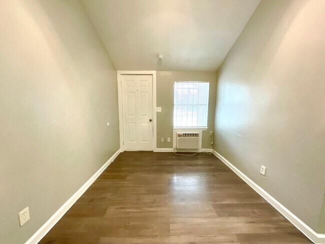 Building Photo - 602 Lovett Ave