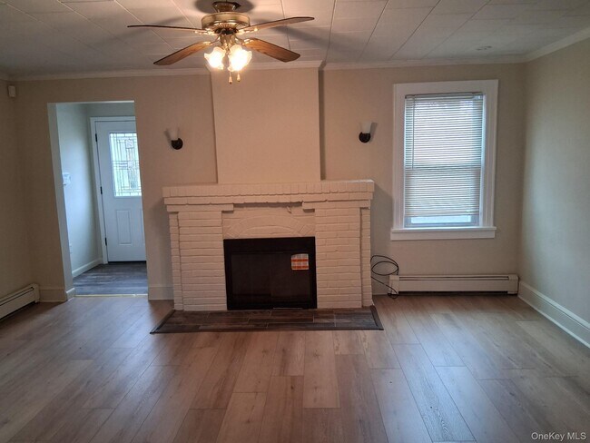 Building Photo - 55 Cedarhurst Ave
