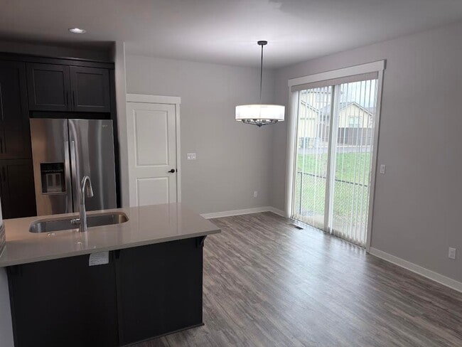 Building Photo - Charming and Sophisticated