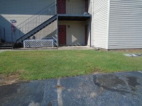 Building Photo - 2 bedroom 2 bath!