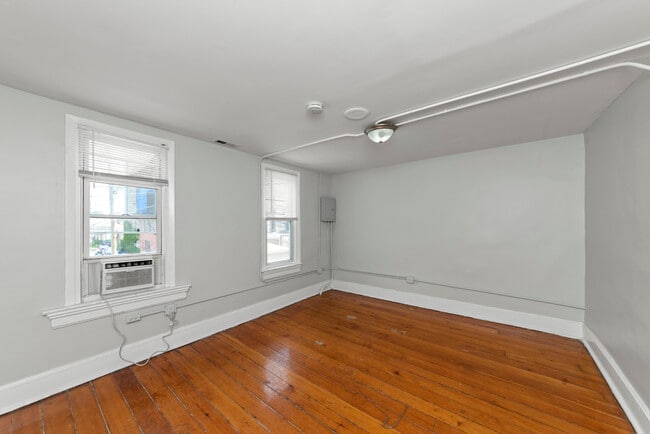 Building Photo - 1711 S Laflin St