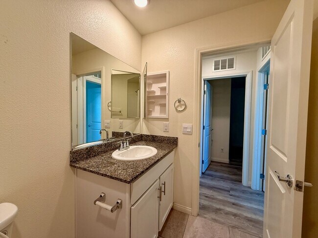 Building Photo - NEWLY UPGRADED 3 BED 2.5 BATH 2 CAR GARAGE...