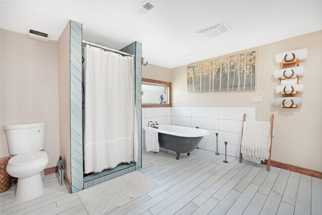 Building Photo - 2521 Rd 3550