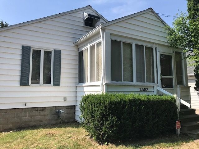 Front of home - 2953 Moss St