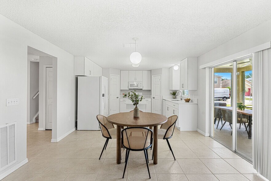 Building Photo - 2223 Dryden Ct