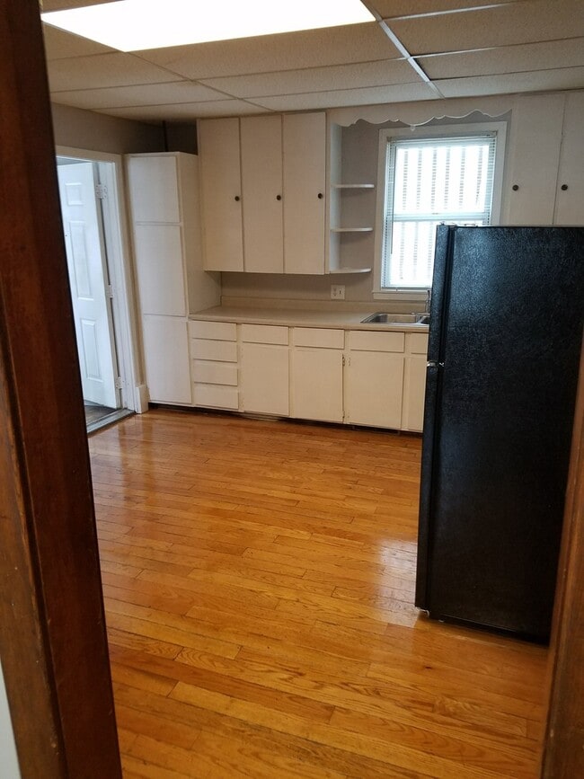 Building Photo - 1002 Burr