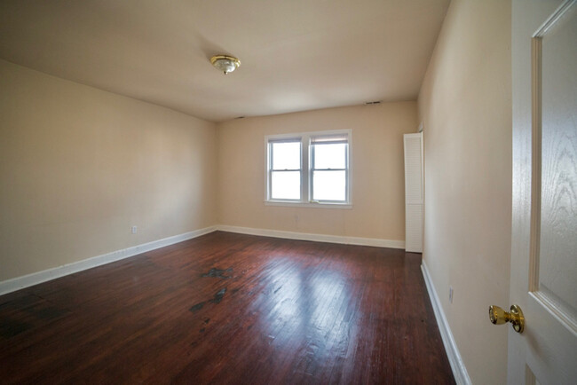 Building Photo - Spacious Kingman Park Apartment! One Bed P...