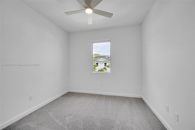 Building Photo - 4548 Hollister Ave