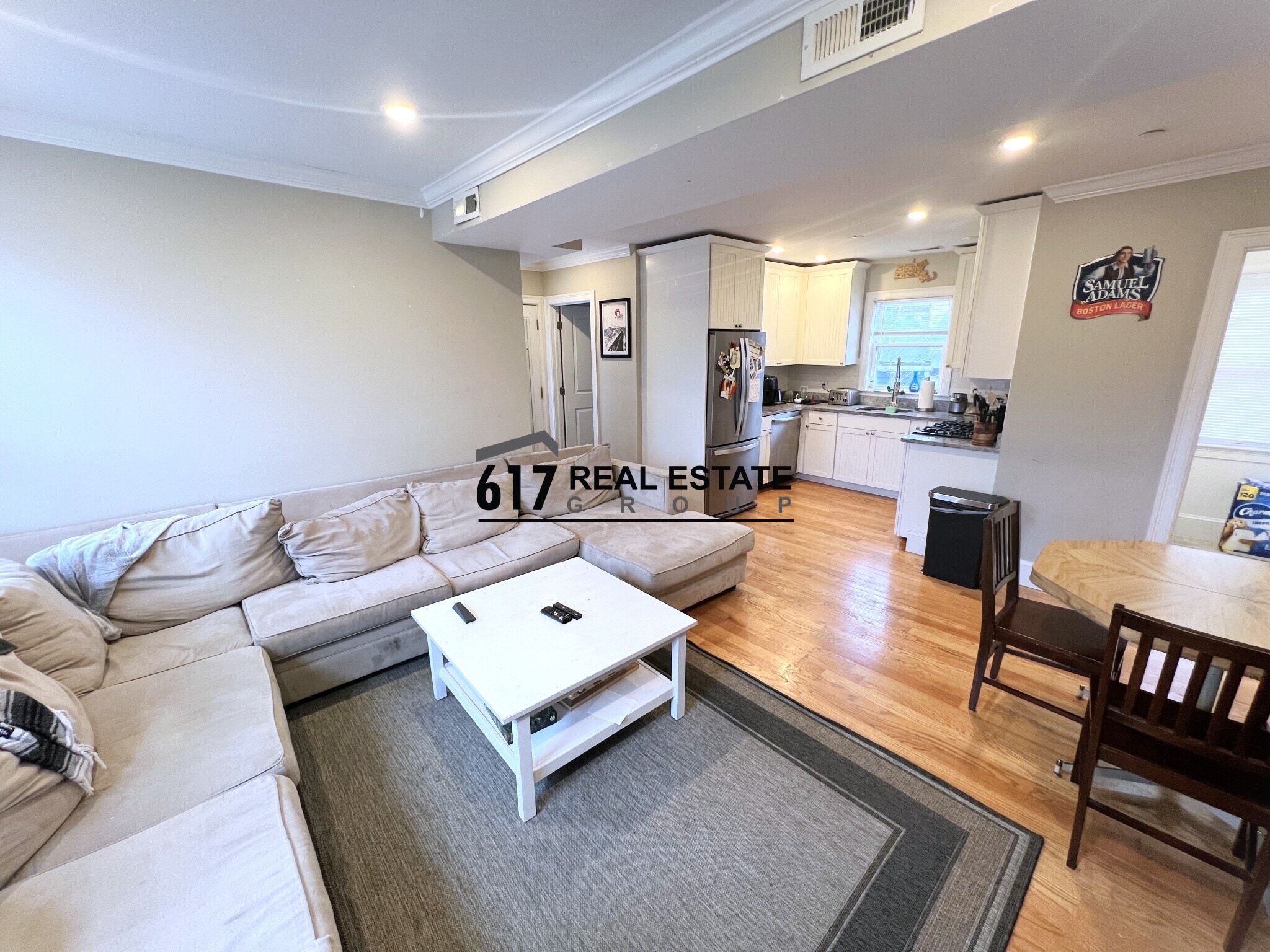 Building Photo - 183 River St