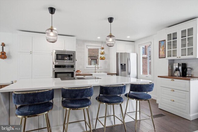 Building Photo - 125 E Moreland Ave