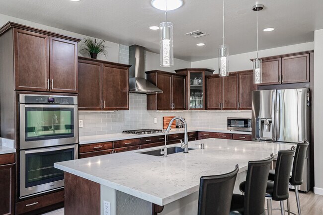 Building Photo - 15626 W Campbell Ave