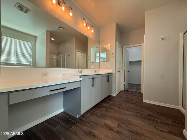 Building Photo - 9811 E Palladium Dr