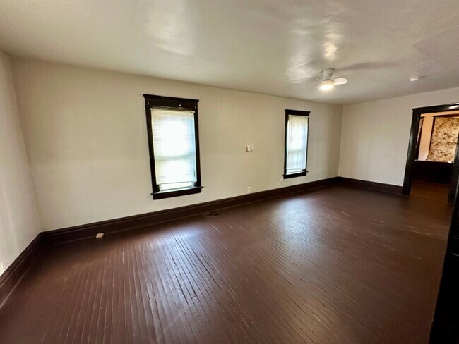 Building Photo - 362 E South St