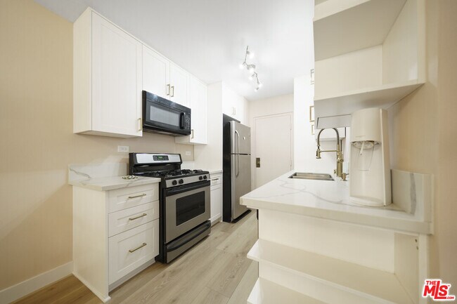 Building Photo - 421 La Fayette Park Pl