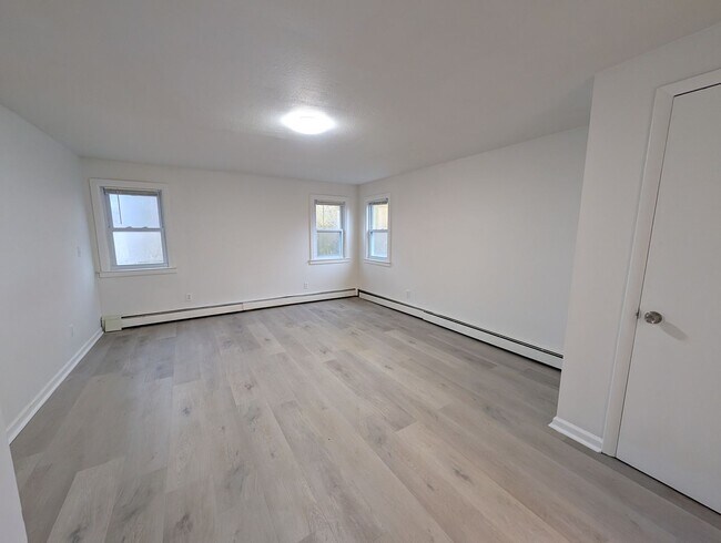 Building Photo - 822 Prospect Ave