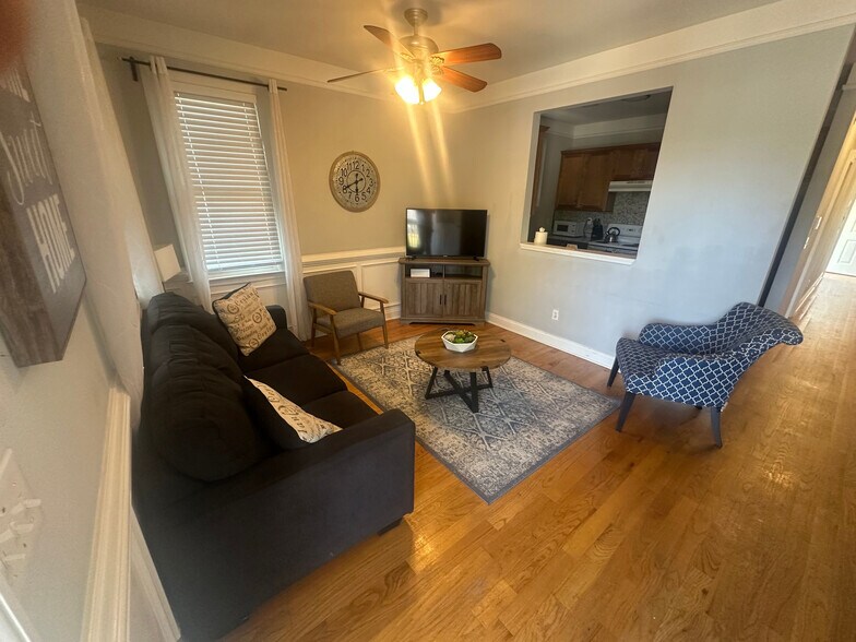 Building Photo - Room in Duplex on Griffin St NW
