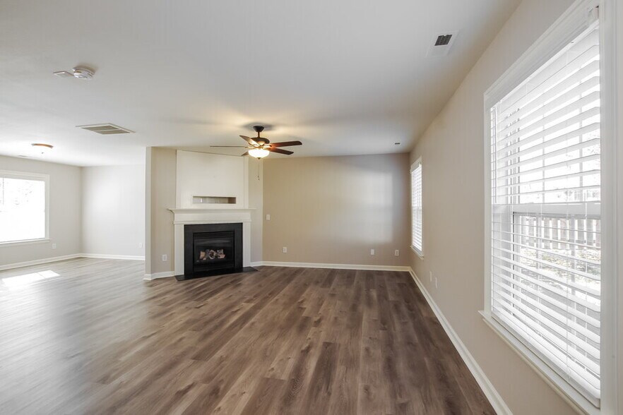 Building Photo - 15823 Circlegreen Dr