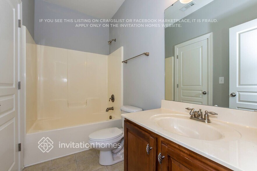 Building Photo - 8059 Willow Branch Dr