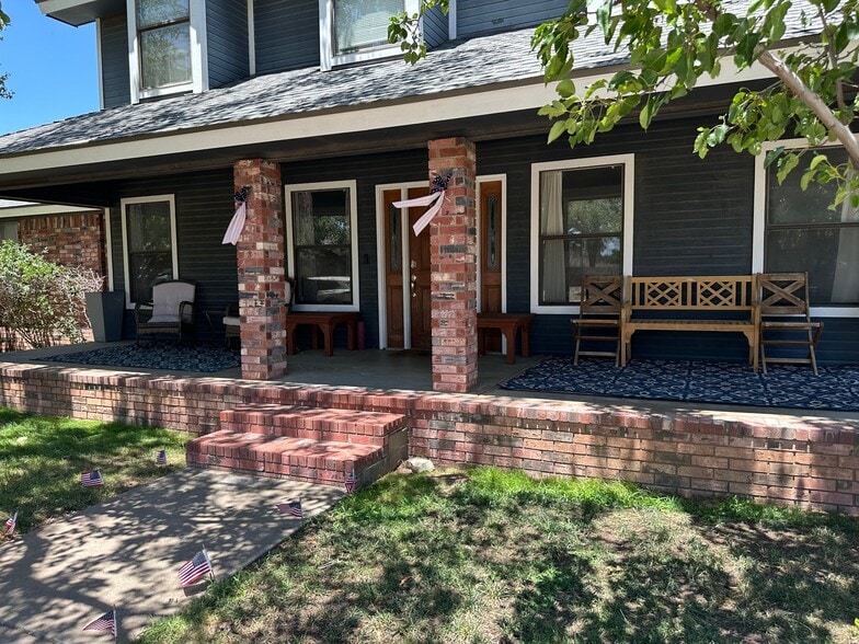 Building Photo - 2301 Fairway Terrace