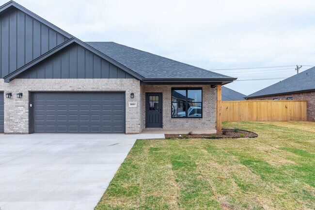 Building Photo - 8001 Sawdust Trl