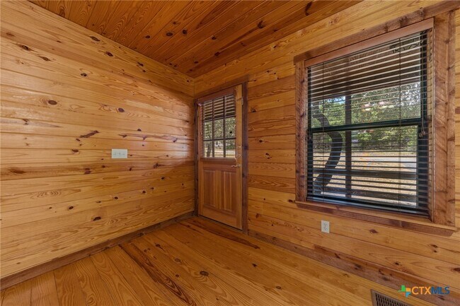 Building Photo - 1466 Bonnyview Dr