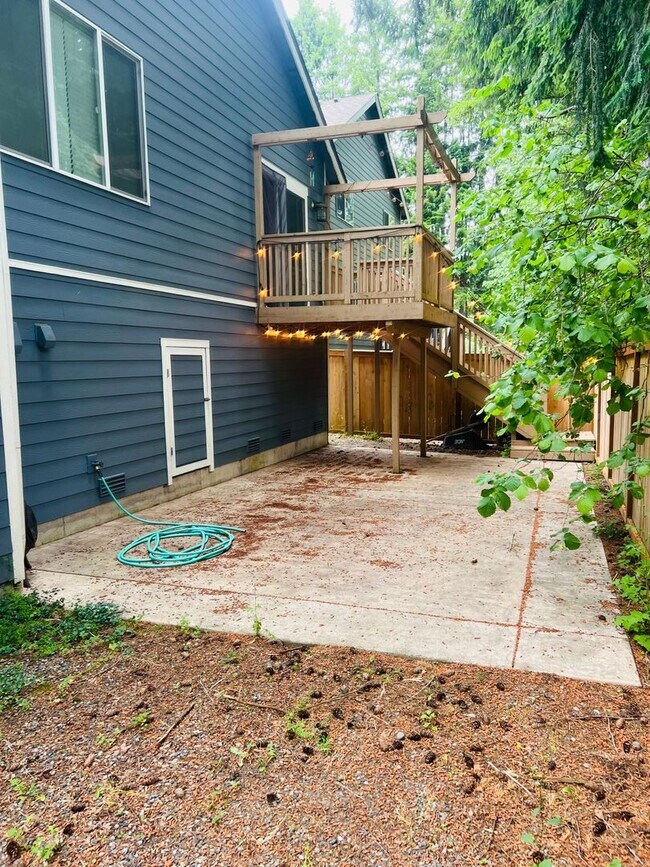 Building Photo - Must See! Beautiful 3bd/ + Bonus Rm/2.5 bath/ Primary Bed on Main/ /Heat Pump/Updated Features