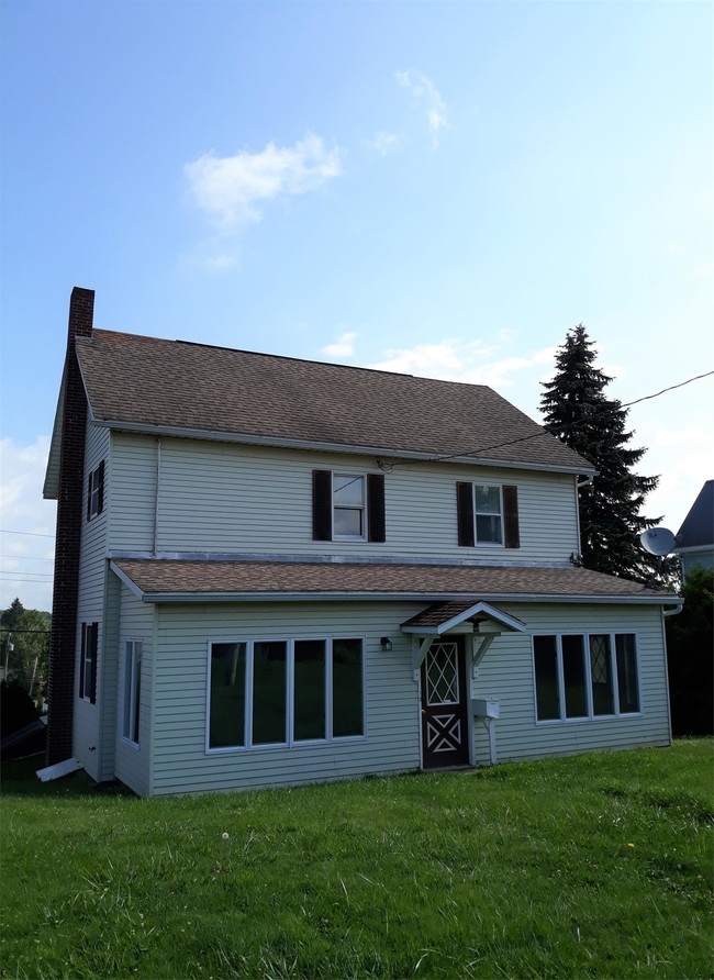 Primary Photo - 184 Main St
