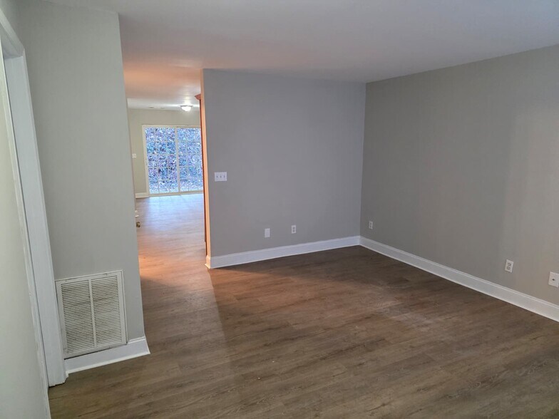 Building Photo - 79 Pine Crest Cir