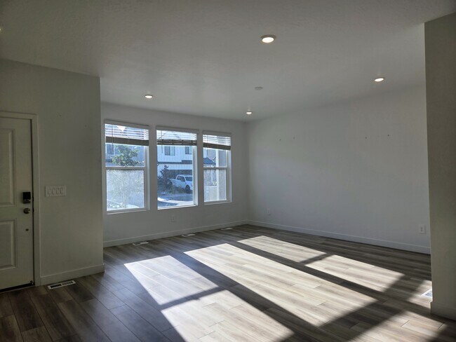 Building Photo - 10026 Dorado Wy