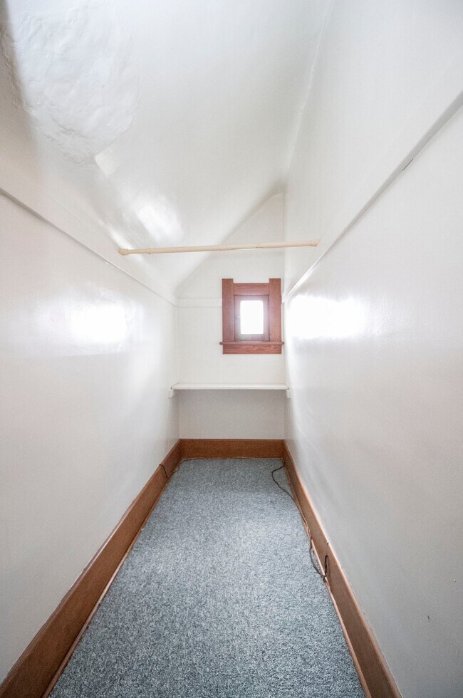 Building Photo - 902 Dryden Dr