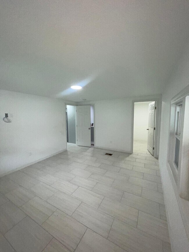 Building Photo - 5024 Marina Dr