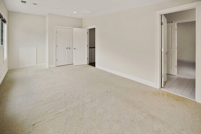 Building Photo - 5 Bed 4.5 Bath - Bethesda Single Family - ...