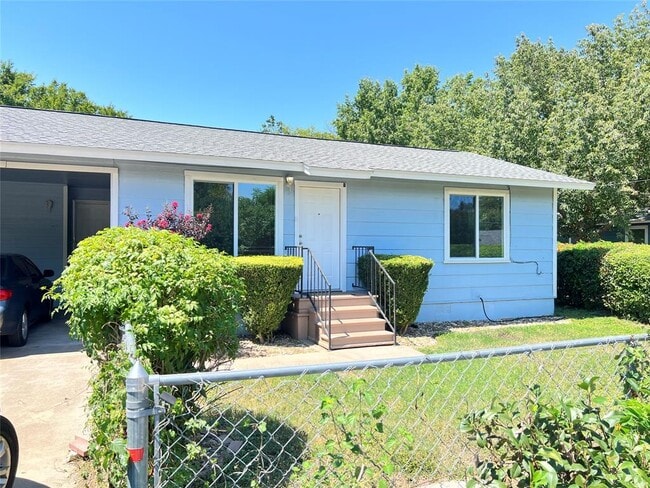 Primary Photo - 3112 Govalle Ave