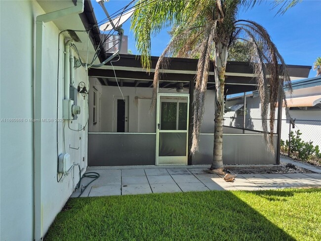 Building Photo - 4010 N Circle Dr