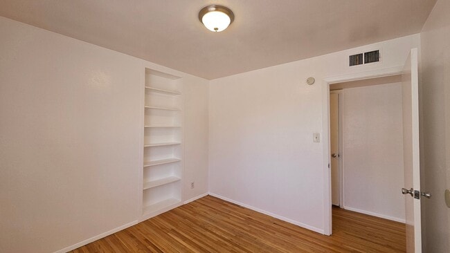 Building Photo - 4bed 2 bath