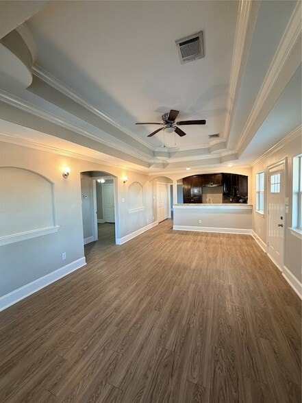 Building Photo - 2005 Pasadena Blvd