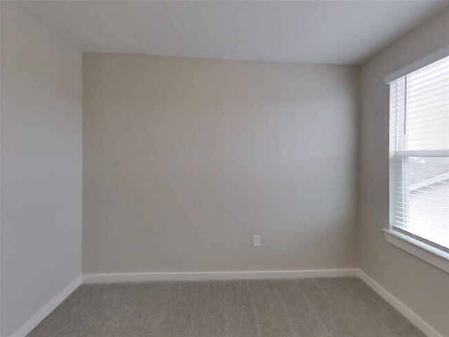 Building Photo - 609 Raglands Rd