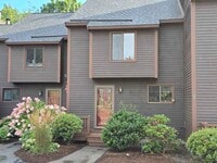 Building Photo - 43 Thornhill Rd