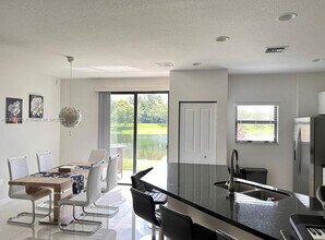 Building Photo - 3 bedroom in Miami FL 33179