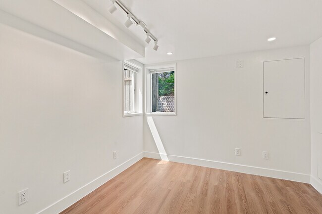 Building Photo - 611 N 143rd St