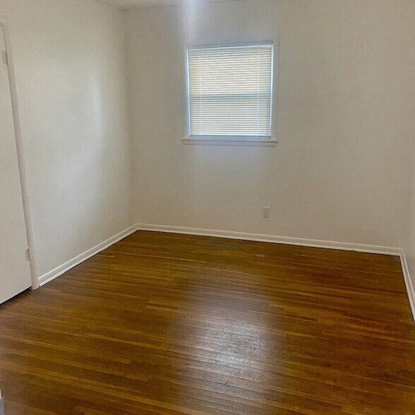 Building Photo - 413 W Nashville Pl