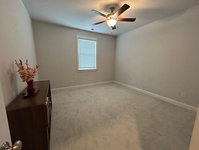 Building Photo - 413 Kinross Ln