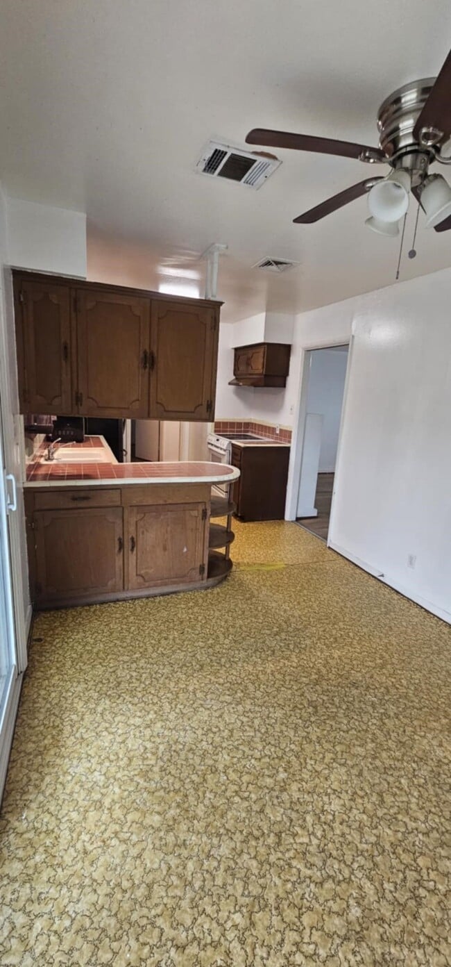 Building Photo - 9721 Foredale St