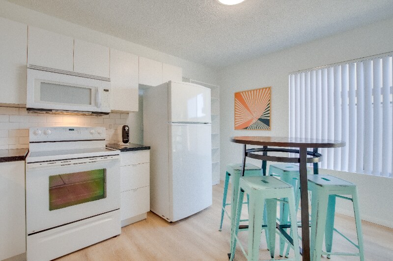 Building Photo - 8143 La Jolla Scenic Dr N